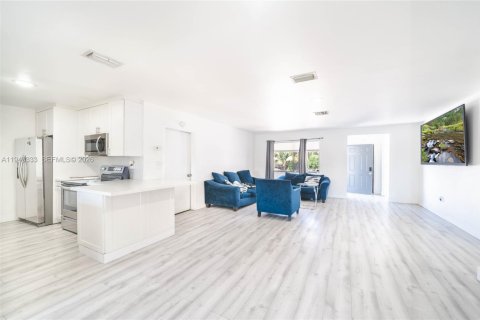 Villa ou maison à vendre à Hollywood, Floride: 3 chambres, 136.57 m2 № 1998321 - photo 7