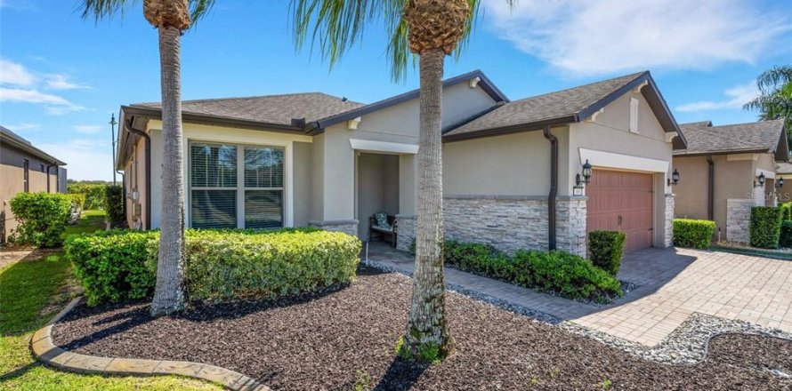 House in Davenport, Florida 3 bedrooms, 196.58 sq.m. № 1566796