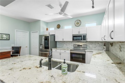 House in Land O' Lakes, Florida 3 bedrooms, 170.2 sq.m. № 1717621 - photo 6