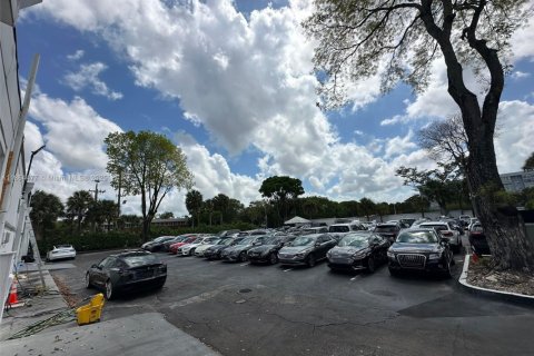 Commercial property in Plantation, Florida № 1893307 - photo 15
