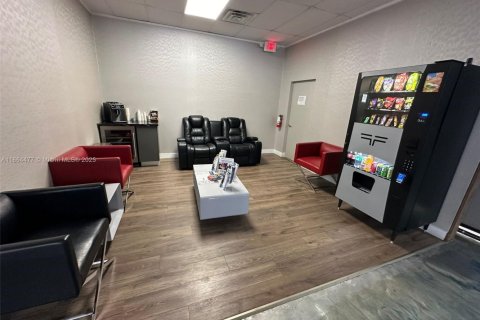Commercial property in Plantation, Florida № 1893307 - photo 11