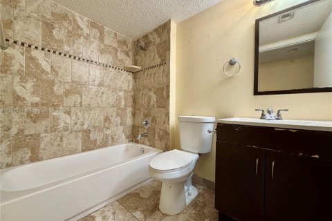 Copropriété à vendre à Pompano Beach, Floride: 3 chambres, 108.7 m2 № 1953106 - photo 10