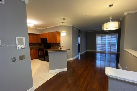 Condominio en alquiler en North Lauderdale, Florida, 1 dormitorio, 81.57 m2 № 1998922 - foto 6