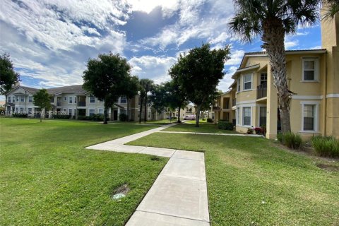 Condominio en alquiler en North Lauderdale, Florida, 1 dormitorio, 81.57 m2 № 1998922 - foto 30