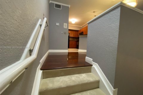 Condominio en alquiler en North Lauderdale, Florida, 1 dormitorio, 81.57 m2 № 1998922 - foto 5