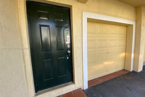 Condominio en alquiler en North Lauderdale, Florida, 1 dormitorio, 81.57 m2 № 1998922 - foto 27