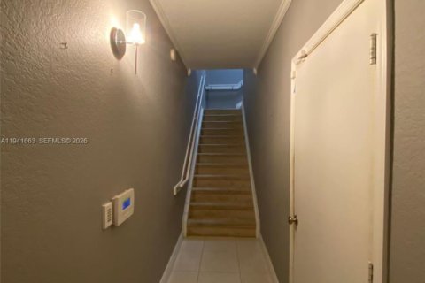 Condominio en alquiler en North Lauderdale, Florida, 1 dormitorio, 81.57 m2 № 1998922 - foto 3