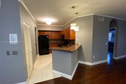 Condominio en alquiler en North Lauderdale, Florida, 1 dormitorio, 81.57 m2 № 1998922 - foto 7