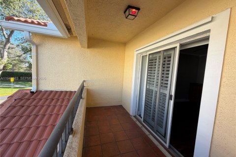 Condominio en alquiler en North Lauderdale, Florida, 1 dormitorio, 81.57 m2 № 1998922 - foto 17