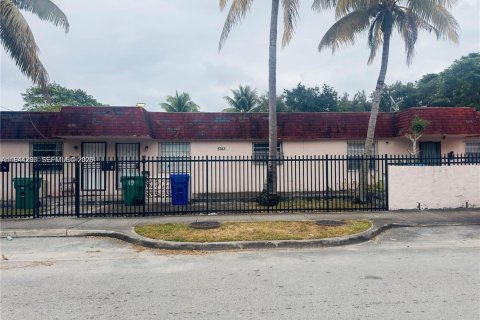 Commercial property in Miami, Florida 267.56 sq.m. № 2001586