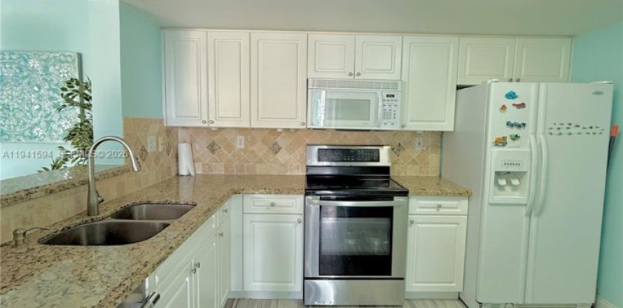 Кондоминиум с 2 спальнями в Форт-Лодердейл, Флорида № 2002384