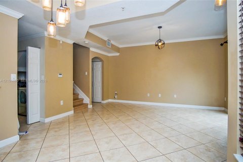 Touwnhouse à louer à Pembroke Pines, Floride: 2 chambres, 102.19 m2 № 2404122 - photo 9