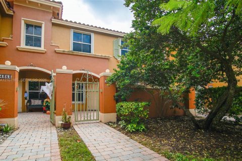Touwnhouse à louer à Pembroke Pines, Floride: 2 chambres, 102.19 m2 № 2404122 - photo 3