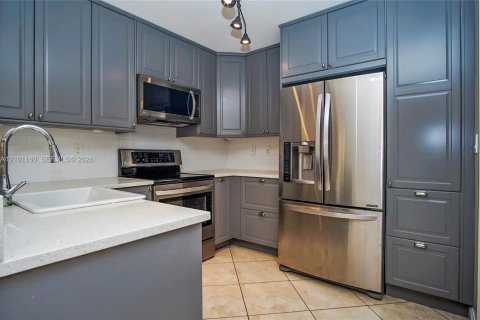 Touwnhouse à louer à Pembroke Pines, Floride: 2 chambres, 102.19 m2 № 2404122 - photo 13