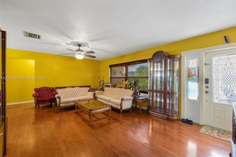 House in Tamarac, Florida 3 bedrooms, 147.44 sq.m. № 2065472 - photo 6