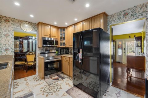 House in Tamarac, Florida 3 bedrooms, 147.44 sq.m. № 2065472 - photo 10