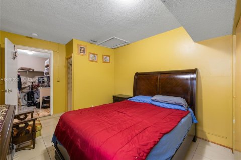 House in Tamarac, Florida 3 bedrooms, 147.44 sq.m. № 2065472 - photo 26