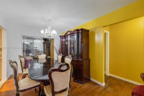 House in Tamarac, Florida 3 bedrooms, 147.44 sq.m. № 2065472 - photo 8