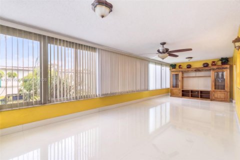 House in Tamarac, Florida 3 bedrooms, 147.44 sq.m. № 2065472 - photo 28