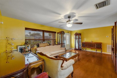 House in Tamarac, Florida 3 bedrooms, 147.44 sq.m. № 2065472 - photo 7