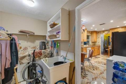 House in Tamarac, Florida 3 bedrooms, 147.44 sq.m. № 2065472 - photo 24