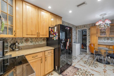 House in Tamarac, Florida 3 bedrooms, 147.44 sq.m. № 2065472 - photo 13