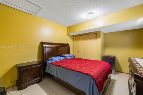 House in Tamarac, Florida 3 bedrooms, 147.44 sq.m. № 2065472 - photo 25