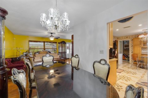 House in Tamarac, Florida 3 bedrooms, 147.44 sq.m. № 2065472 - photo 9