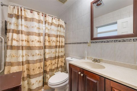 House in Tamarac, Florida 3 bedrooms, 147.44 sq.m. № 2065472 - photo 23