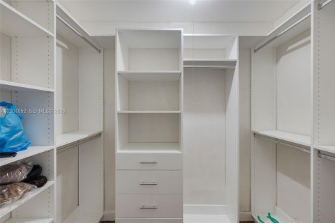 House in Tamarac, Florida 3 bedrooms, 147.44 sq.m. № 2065472 - photo 19