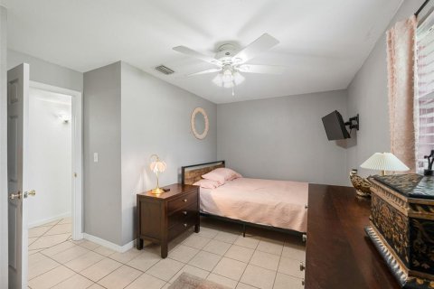 Villa ou maison à vendre à Tampa, Floride: 3 chambres, 163.42 m2 № 2397099 - photo 9