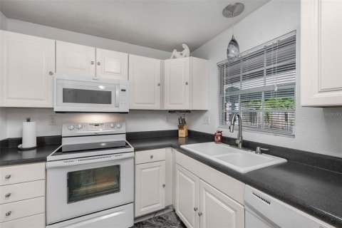 Villa ou maison à vendre à Tampa, Floride: 3 chambres, 163.42 m2 № 2397099 - photo 8