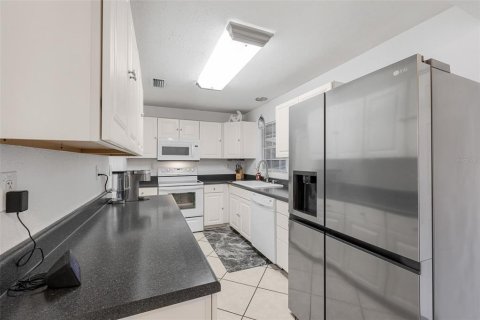 Villa ou maison à vendre à Tampa, Floride: 3 chambres, 163.42 m2 № 2397099 - photo 6