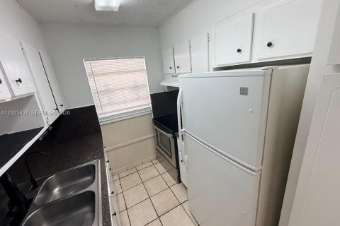 Copropriété à louer à Hialeah, Floride: 1 chambre, 55.56 m2 № 2413049 - photo 8