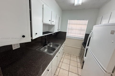 Copropriété à louer à Hialeah, Floride: 1 chambre, 55.56 m2 № 2413049 - photo 6