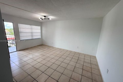 Copropriété à louer à Hialeah, Floride: 1 chambre, 55.56 m2 № 2413049 - photo 11