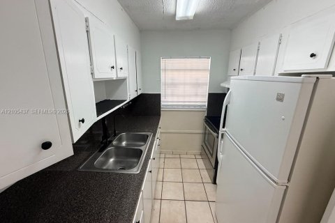 Copropriété à louer à Hialeah, Floride: 1 chambre, 55.56 m2 № 2413049 - photo 7