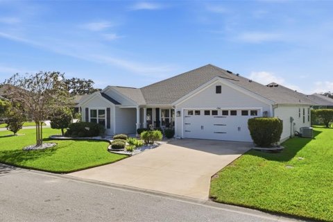 House in The Villages, Florida 4 bedrooms, 187.11 sq.m. № 2430332 - photo 2