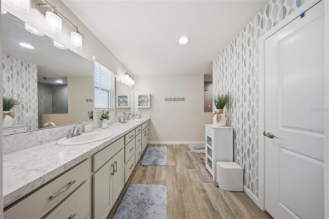House in The Villages, Florida 4 bedrooms, 187.11 sq.m. № 2430332 - photo 20