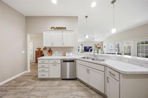 House in The Villages, Florida 4 bedrooms, 187.11 sq.m. № 2430332 - photo 11