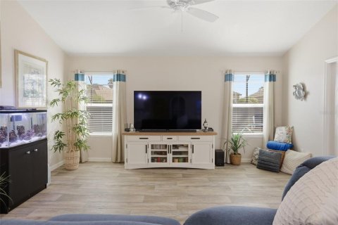 House in The Villages, Florida 4 bedrooms, 187.11 sq.m. № 2430332 - photo 8