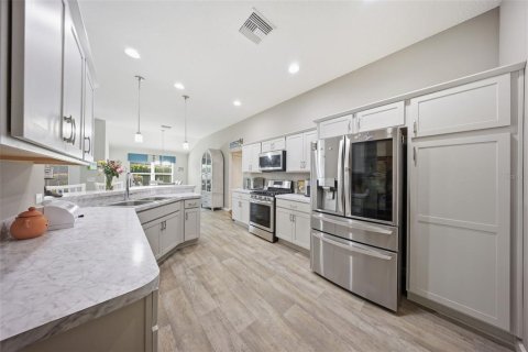 House in The Villages, Florida 4 bedrooms, 187.11 sq.m. № 2430332 - photo 10