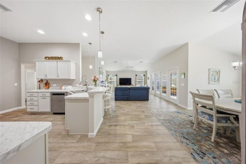 House in The Villages, Florida 4 bedrooms, 187.11 sq.m. № 2430332 - photo 6