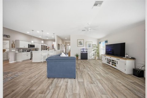 House in The Villages, Florida 4 bedrooms, 187.11 sq.m. № 2430332 - photo 9