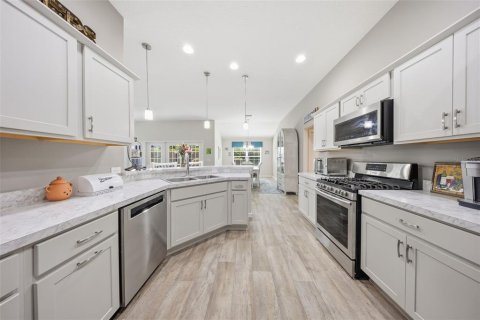 House in The Villages, Florida 4 bedrooms, 187.11 sq.m. № 2430332 - photo 13