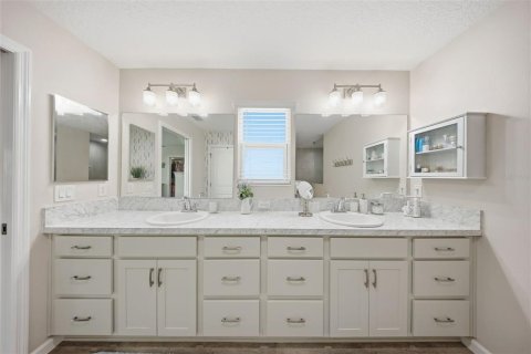 House in The Villages, Florida 4 bedrooms, 187.11 sq.m. № 2430332 - photo 21