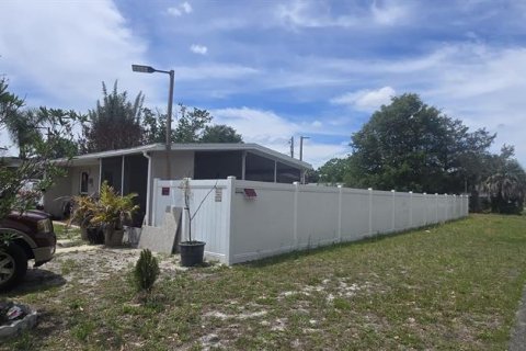House in Deltona, Florida 2 bedrooms, 75.44 sq.m. № 2098270 - photo 4