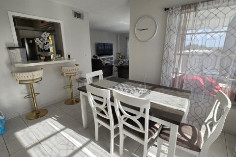 Condominio en venta en Lauderhill, Florida, 2 dormitorios, 104.05 m2 № 2187022 - foto 14