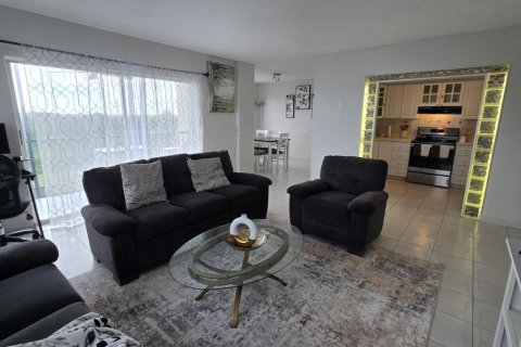 Condominio en venta en Lauderhill, Florida, 2 dormitorios, 104.05 m2 № 2187022 - foto 9