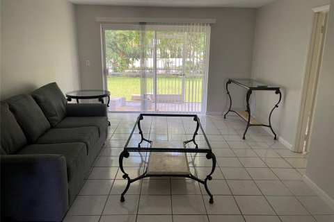 Condominio en venta en Tamarac, Florida, 2 dormitorios, 91.14 m2 № 2084477 - foto 3